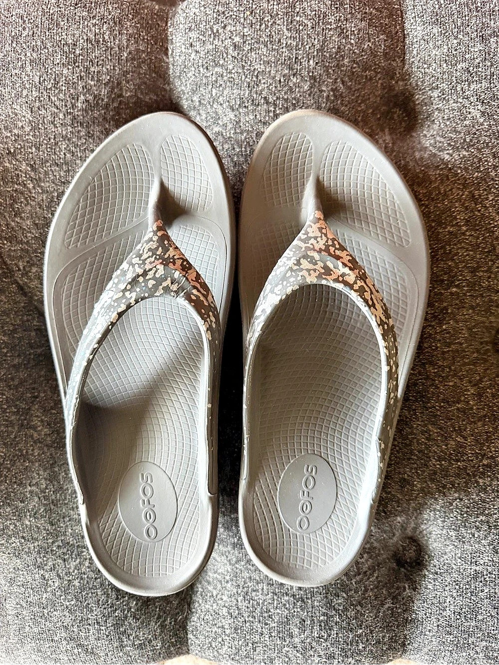 Oofos Animal Print Recovery Flip Flops in Gray & Brown Like New